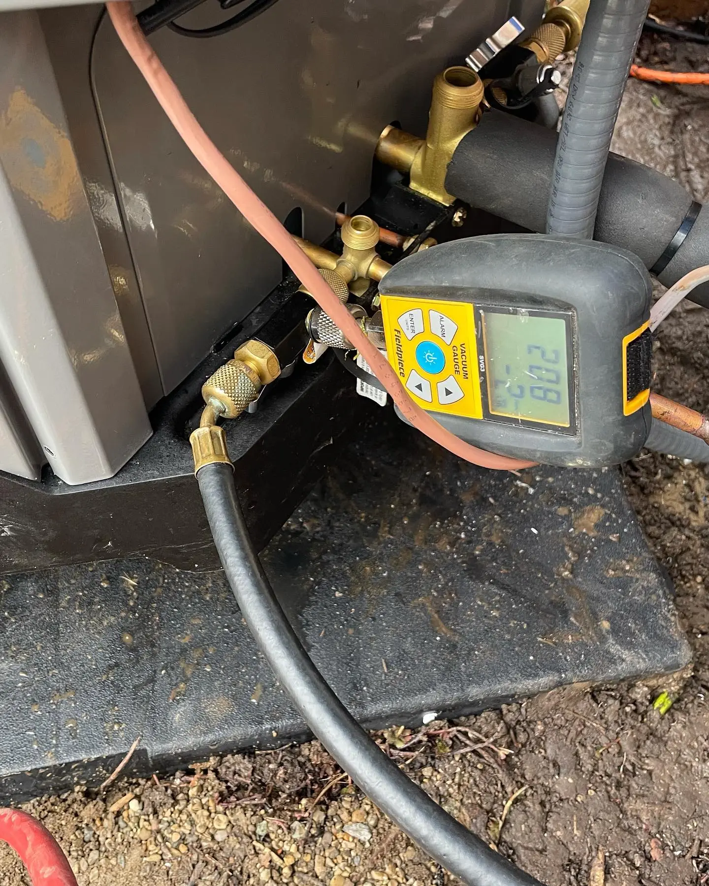 Vacuum gauge reading during a Clayton AC maintenance call